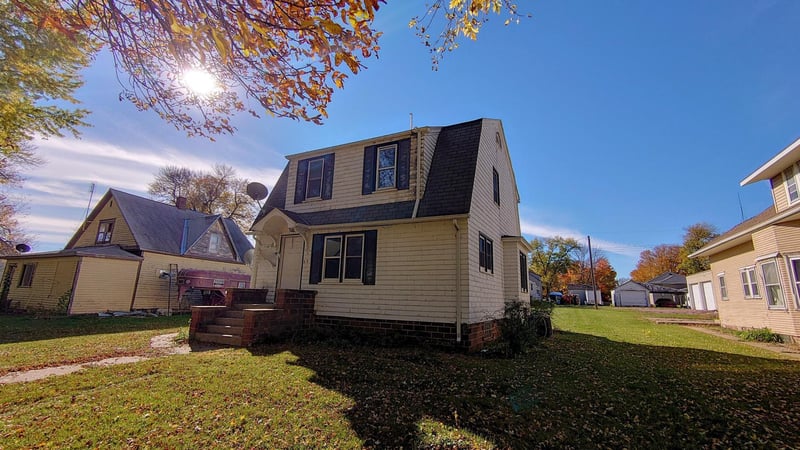 103 1st St N, Darfur, MN 56022