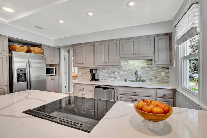 6520 134th St W, Apple Valley, MN 55124