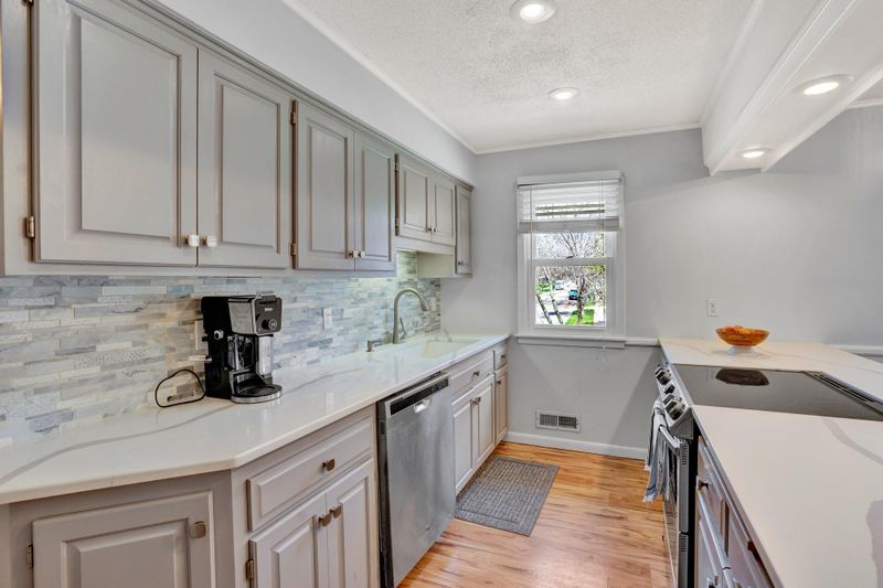6520 134th St W, Apple Valley, MN 55124