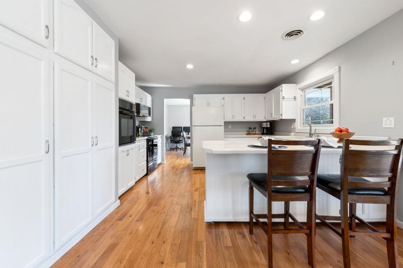 1780 Crestridge Ln, Eagan, MN 55122