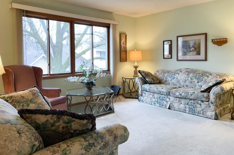 8439 Thomas Ct N, Brooklyn Park, MN 55444