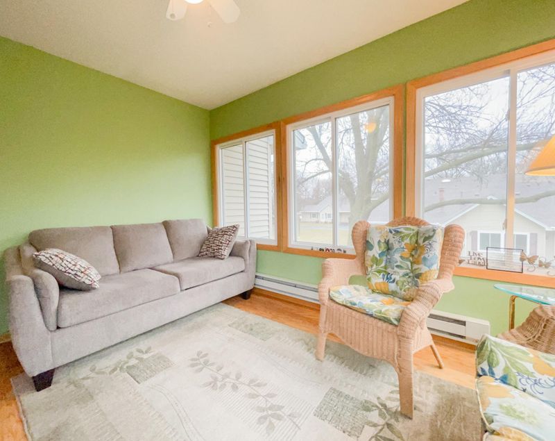 8439 Thomas Ct N, Brooklyn Park, MN 55444