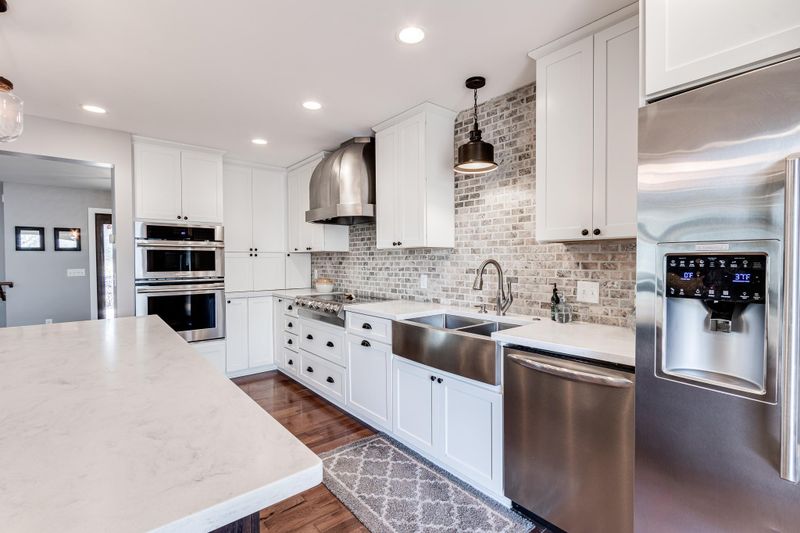 4104 W 62nd St, Edina, MN 55424
