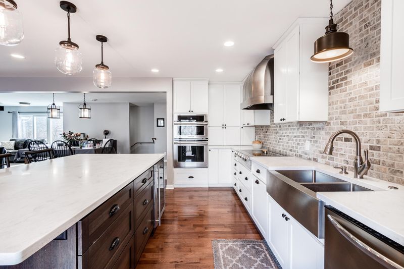 4104 W 62nd St, Edina, MN 55424