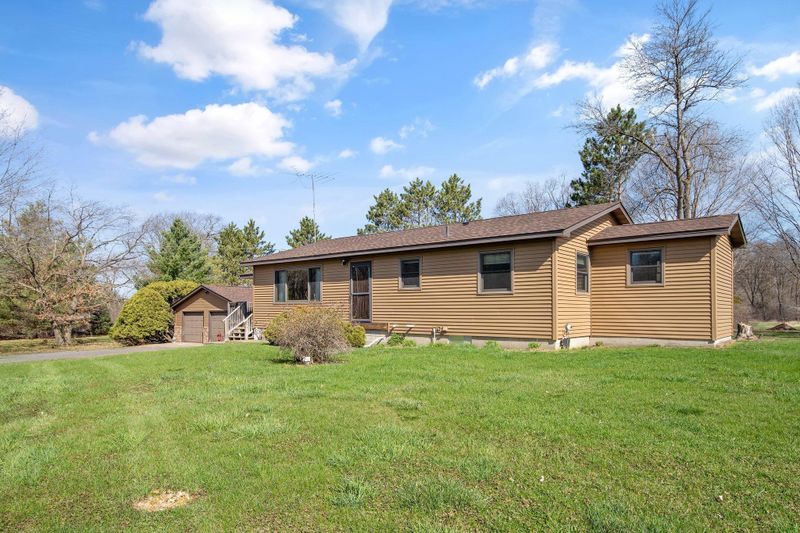 13896 360th St, Lindstrom, MN 55045