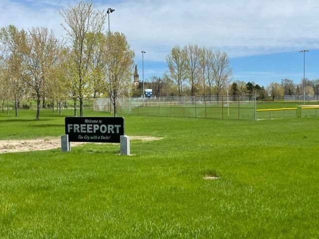 1028 2nd Ave SE, Freeport, MN 56331