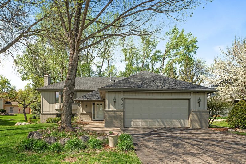 9137 Fox Run Cir, Eden Prairie, MN 55347