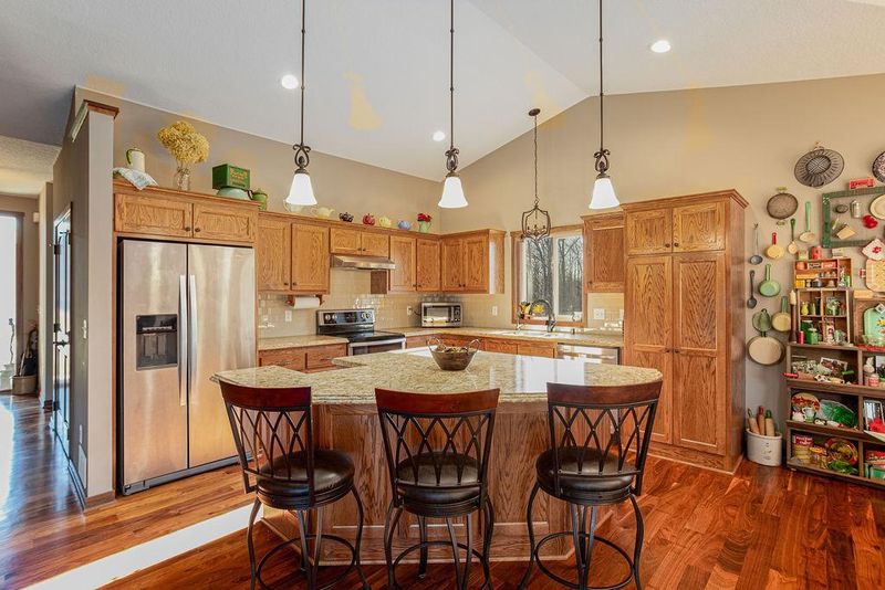 9026 Lone Oak Ln, Chisago City, MN 55013