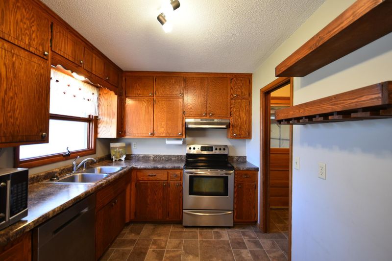 270 E 12th St, Zumbrota, MN 55992