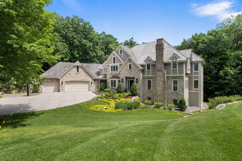 5571 Bristol Ln, Minnetonka, MN 55343