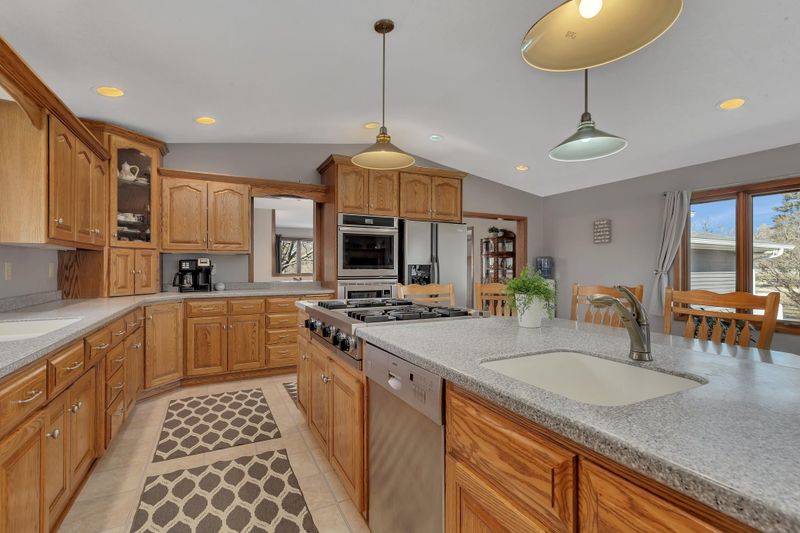 437 3rd St NW, Renville, MN 56284