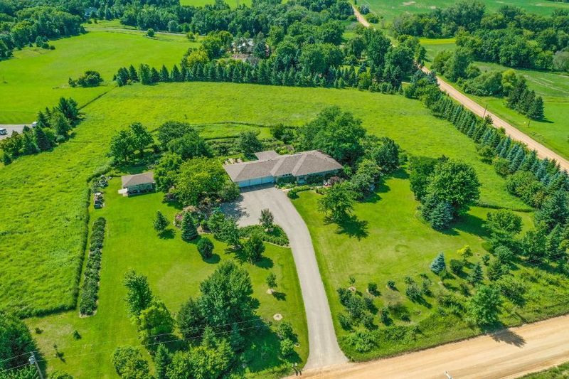 325 W 82nd St, Chaska, MN 55318