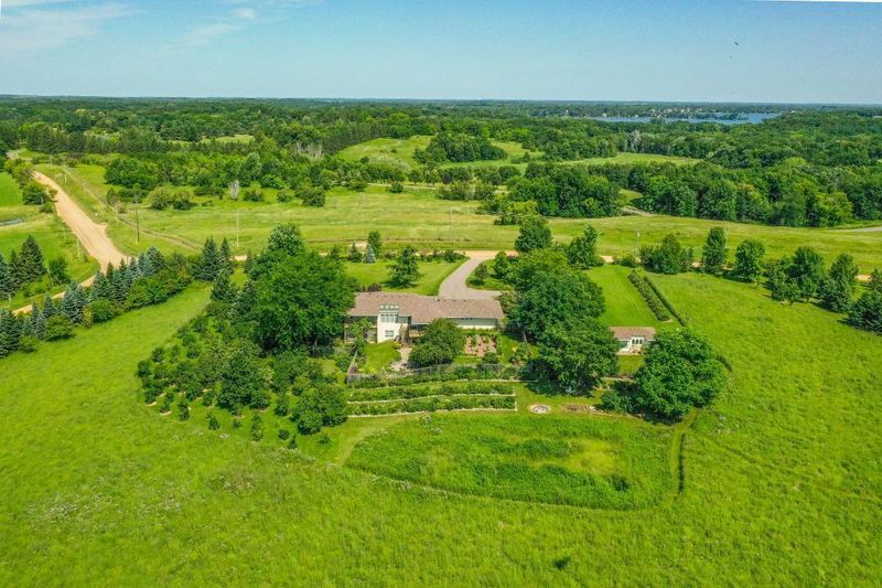 325 W 82nd St, Chaska, MN 55318