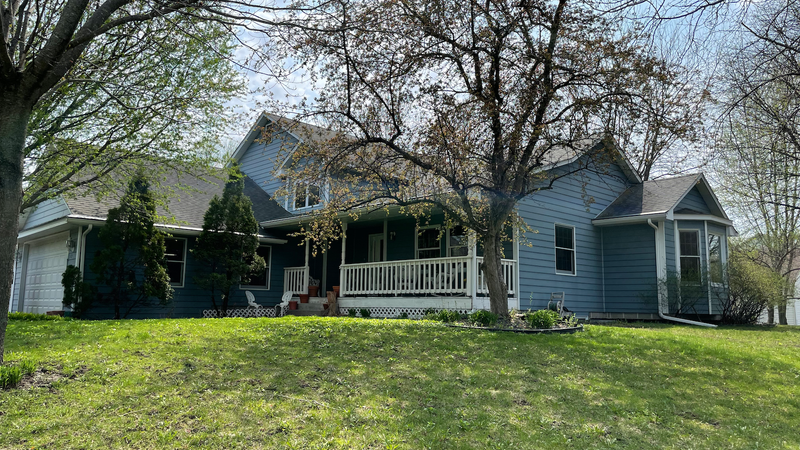 1469 Parkview Rd, Maple Plain, MN 55359