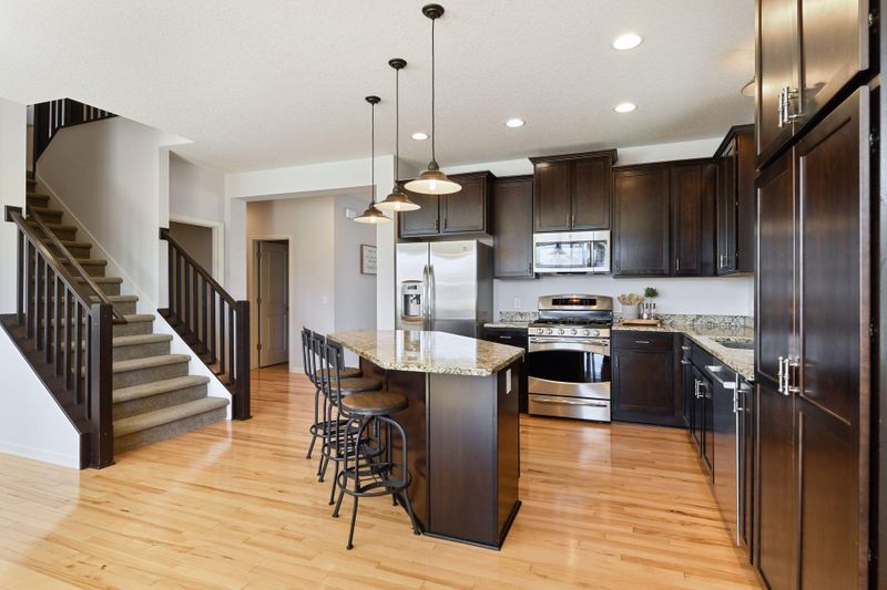 1083 Rosemary Cir, Chaska, MN 55318