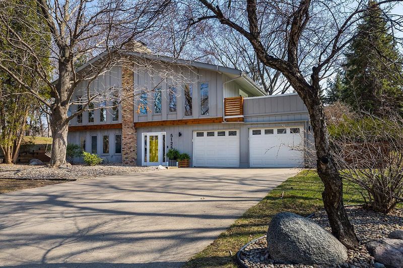 5125 W 104th St, Bloomington, MN 55437