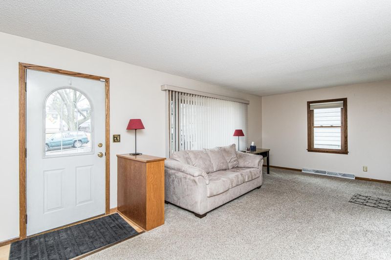 1816 16 1/2 St NW, Rochester, MN 55901