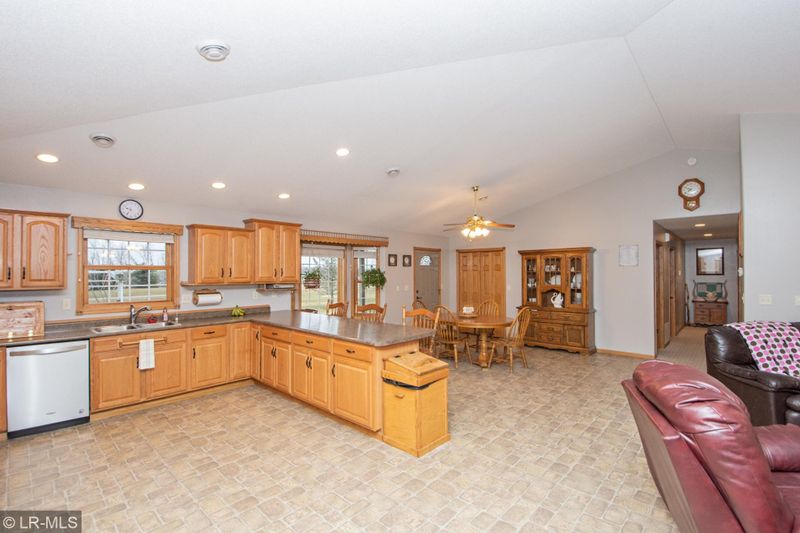 14275 Askelson Dr, Lake Park, MN 56554