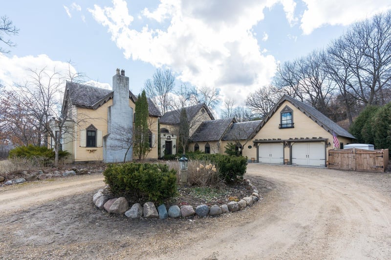 100 N 8th St, Henderson, MN 56044