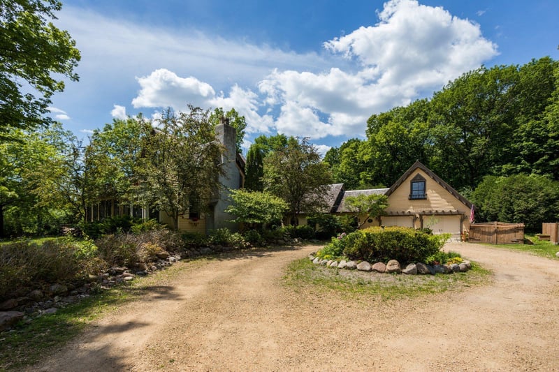 100 N 8th St, Henderson, MN 56044