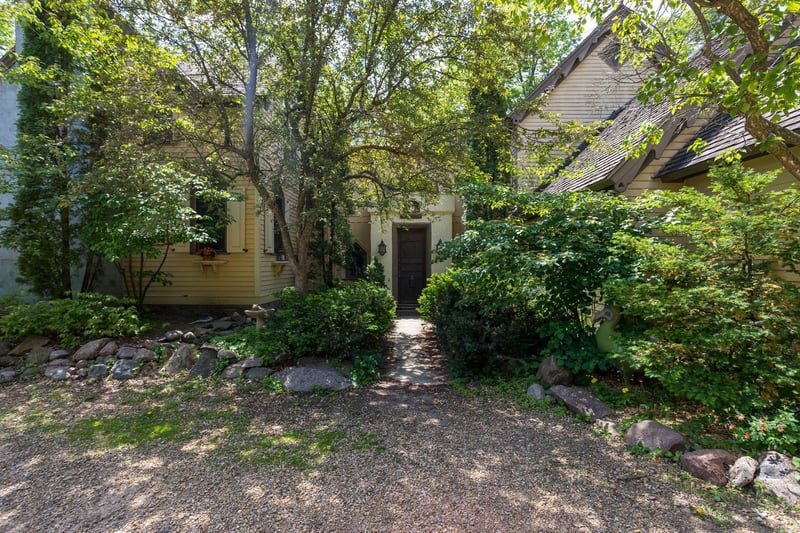100 N 8th St, Henderson, MN 56044