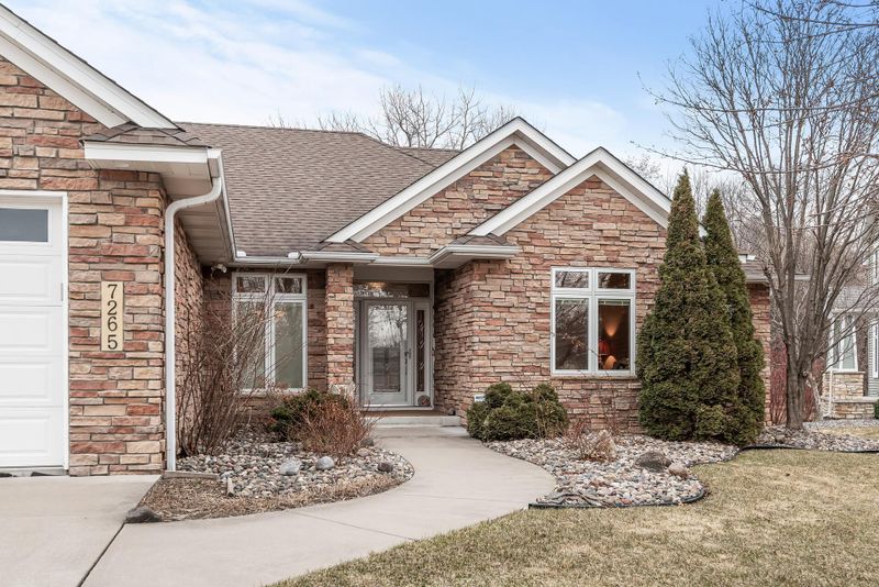 7265 Hidden Hollow Ct, Mounds View, MN 55112