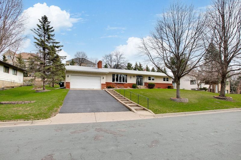 565 Suzanne Ave, Shoreview, MN 55126