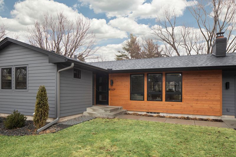 10629 Nesbitt Ave S, Bloomington, MN 55437