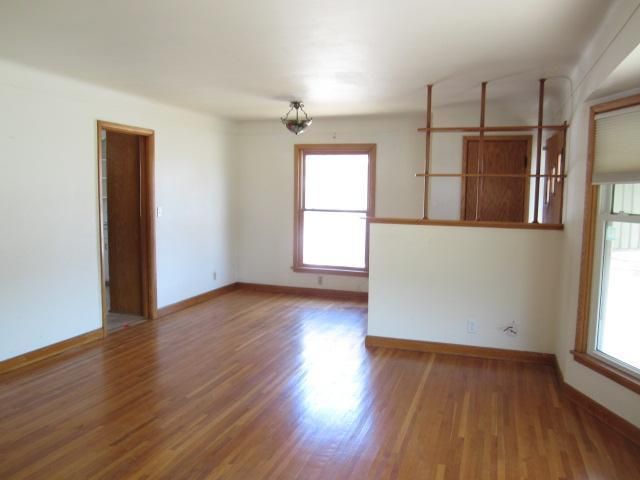 689 Parkview Ave, Saint Paul, MN 55117