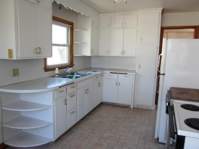 689 Parkview Ave, Saint Paul, MN 55117