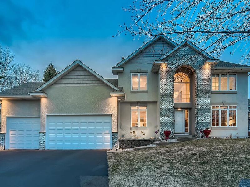 9555 Kirkwood Way N, Maple Grove, MN 55369
