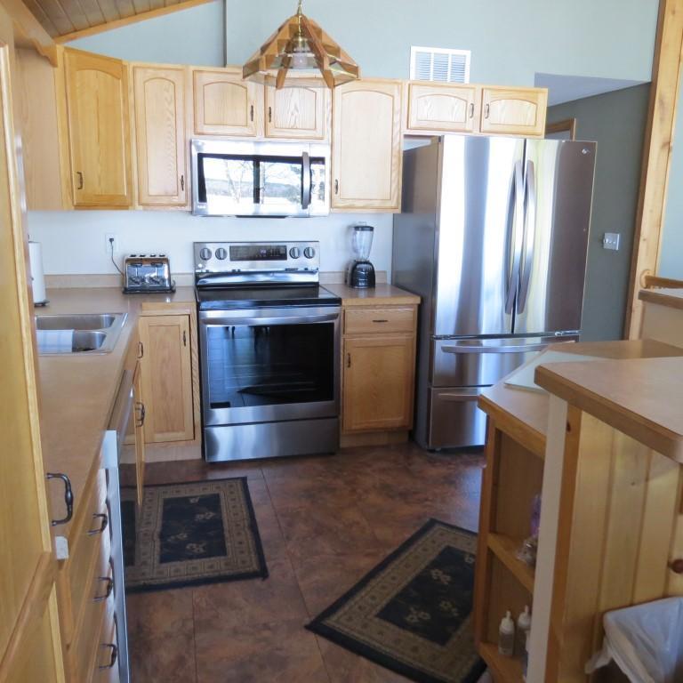 9002 Bear Island Cabin Dr, Babbitt, MN 55706