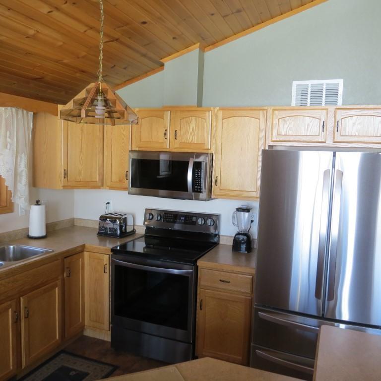 9002 Bear Island Cabin Dr, Babbitt, MN 55706