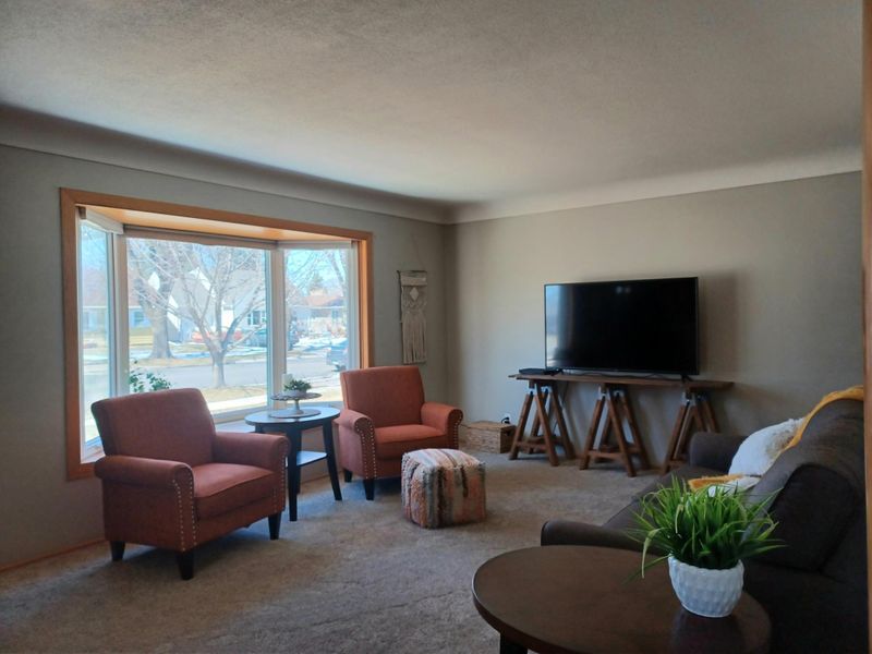 910 15th St N, Moorhead, MN 56560