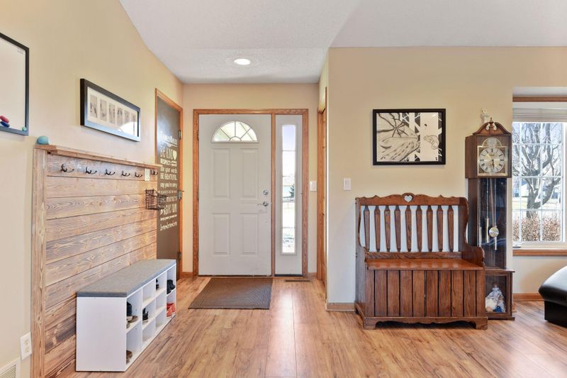 225 Carissa Ln SW, Saint Michael, MN 55376