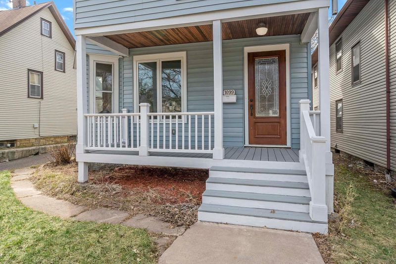 1099 Bradley St, Saint Paul, MN 55130