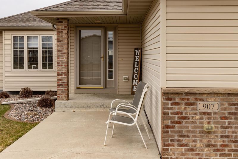907 12th Ave NW, Kasson, MN 55944