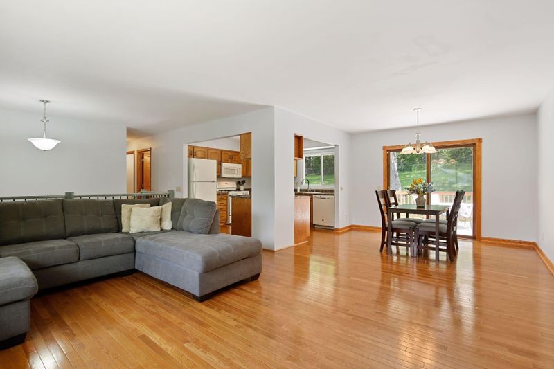 2113 E 123rd St, Burnsville, MN 55337