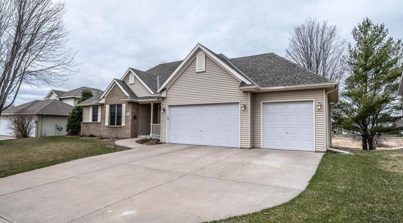 1912 Michigan Dr, Northfield, MN 55057