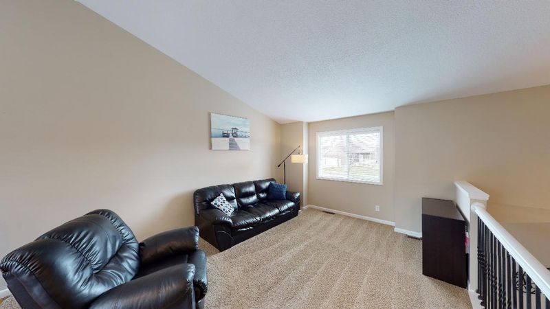 551 Kayla Ln, Hanover, MN 55341