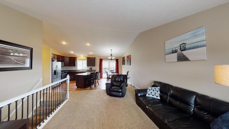 551 Kayla Ln, Hanover, MN 55341
