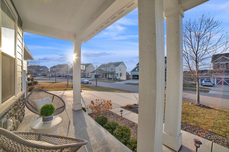 1625 Bluewater Ln, Woodbury, MN 55129