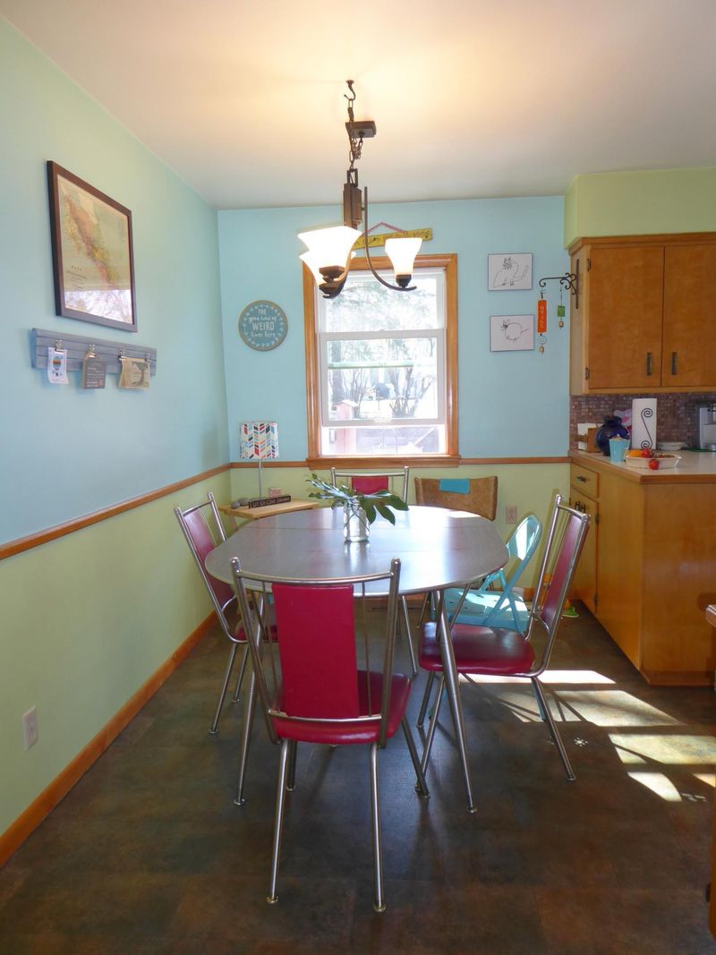 892 Verona Ave, Windom, MN 56101