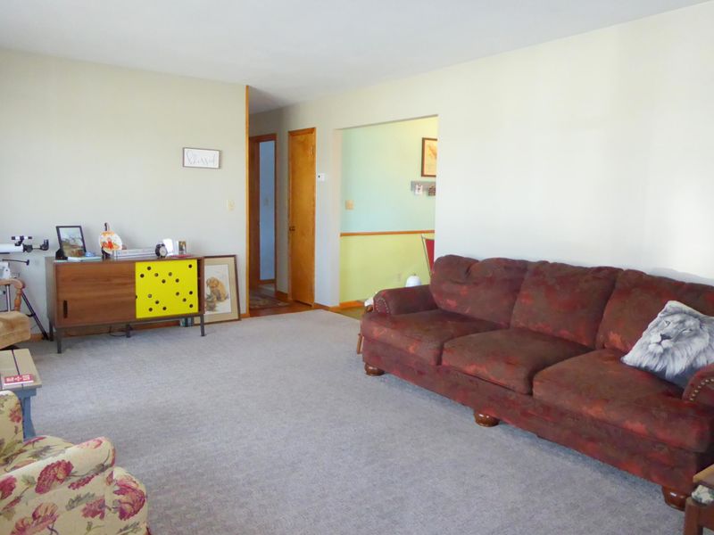 892 Verona Ave, Windom, MN 56101