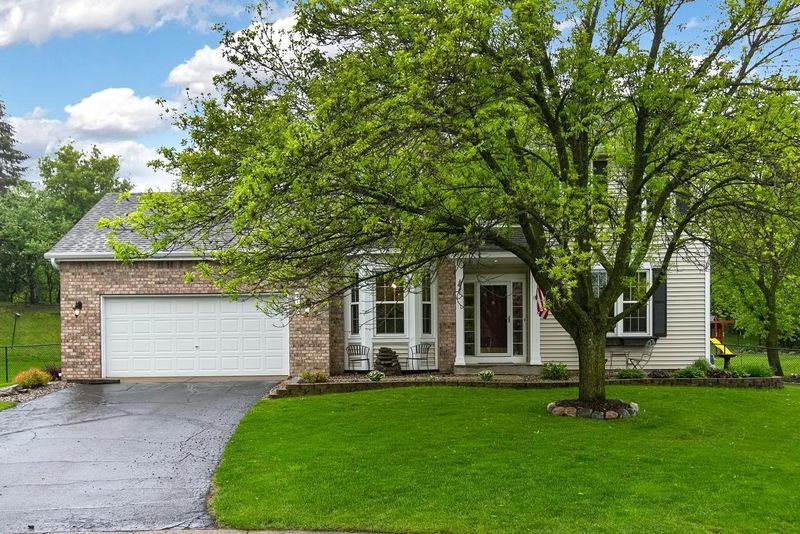 9100 Waverly Ct, Eden Prairie, MN 55347