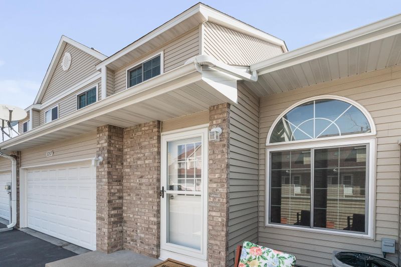 1217 Pecks Woods Dr, New Brighton, MN 55112