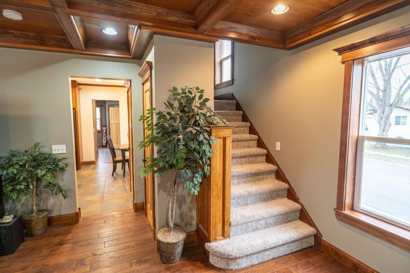 140 4th St NW, Plainview, MN 55964
