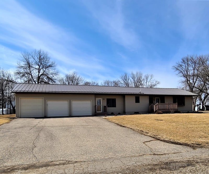 205 N Ross St, Hardwick, MN 56134