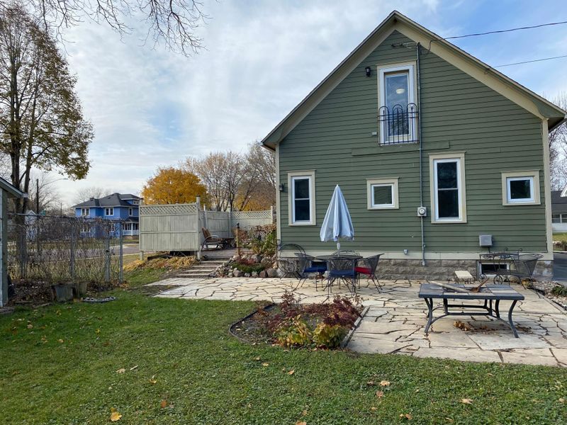 421 Carney Ave, Mankato, MN 56001