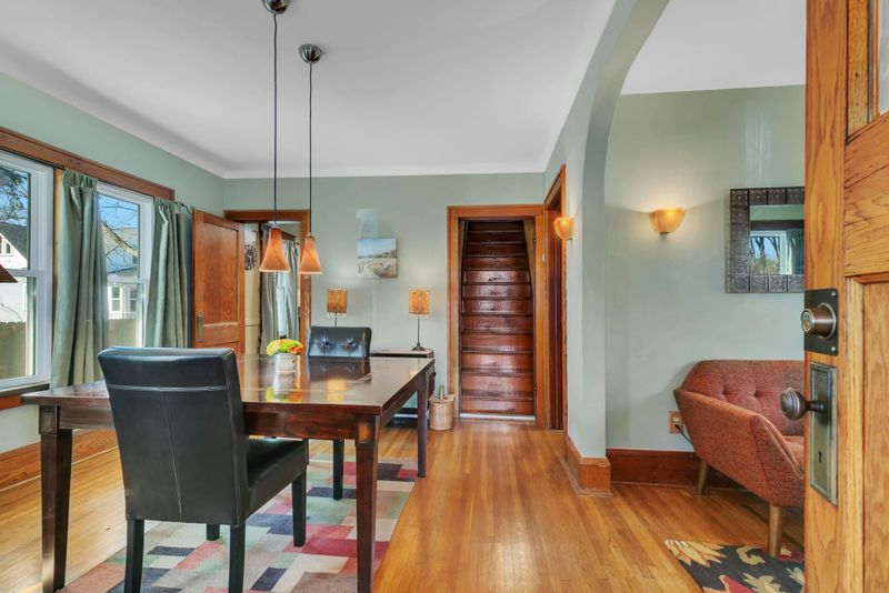 407 Brimhall St, Saint Paul, MN 55105